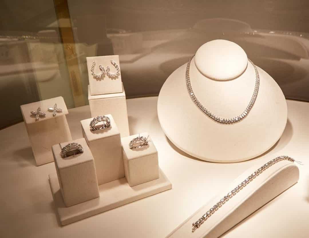 Punta Cana Luxury Jewelry Investment Guide: Buying Larimar, Diamonds & Gold